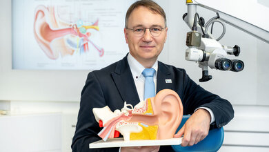 Prof. Dr. Stefan Plontke in der Klinik.