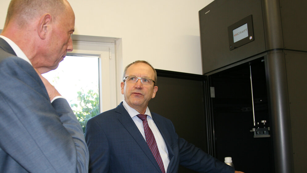 Uwe_Brick_Wolfgang_Tiefensee_IHK_Ostthueringen_zu_Gera.jpg Uwe Brick und Wolfgang Tiefensee