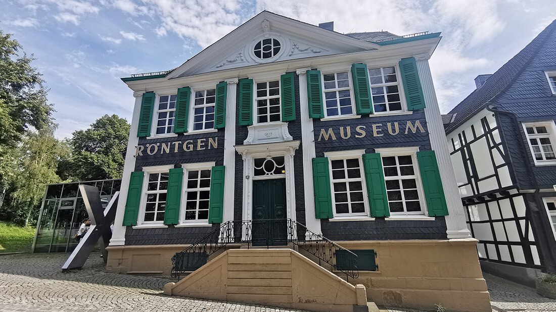 Treffen im Deutschen Röntgen-Museum – wenn Lehrende selbst noch mal lernen … Titelbild zu Nachrichten zur Berufspolitik: Treffen im Deutschen Röntgen-Museum