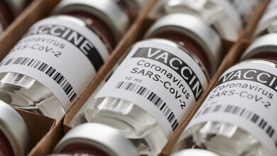 Corona_Impfung_M_Rode_Foto_stock_adobe_com.jpg AstraZeneca-Impfung