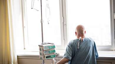 Frau mit Krebs im Krankenhaus