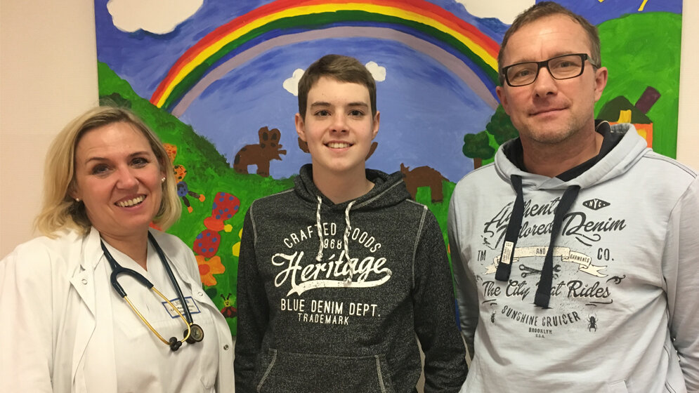 Prof. Christine Mauz-Körholz mit Pascal