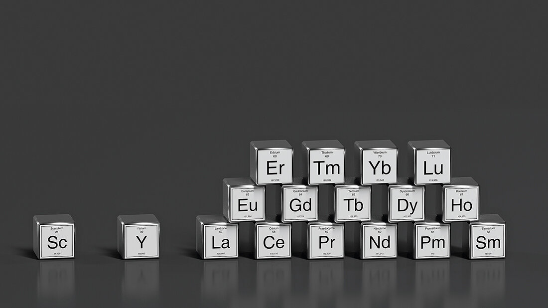 Würfel mit den Kurzzeichen seltener chemischer Elemente