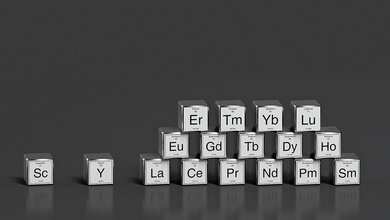 Würfel mit den Kurzzeichen seltener chemischer Elemente