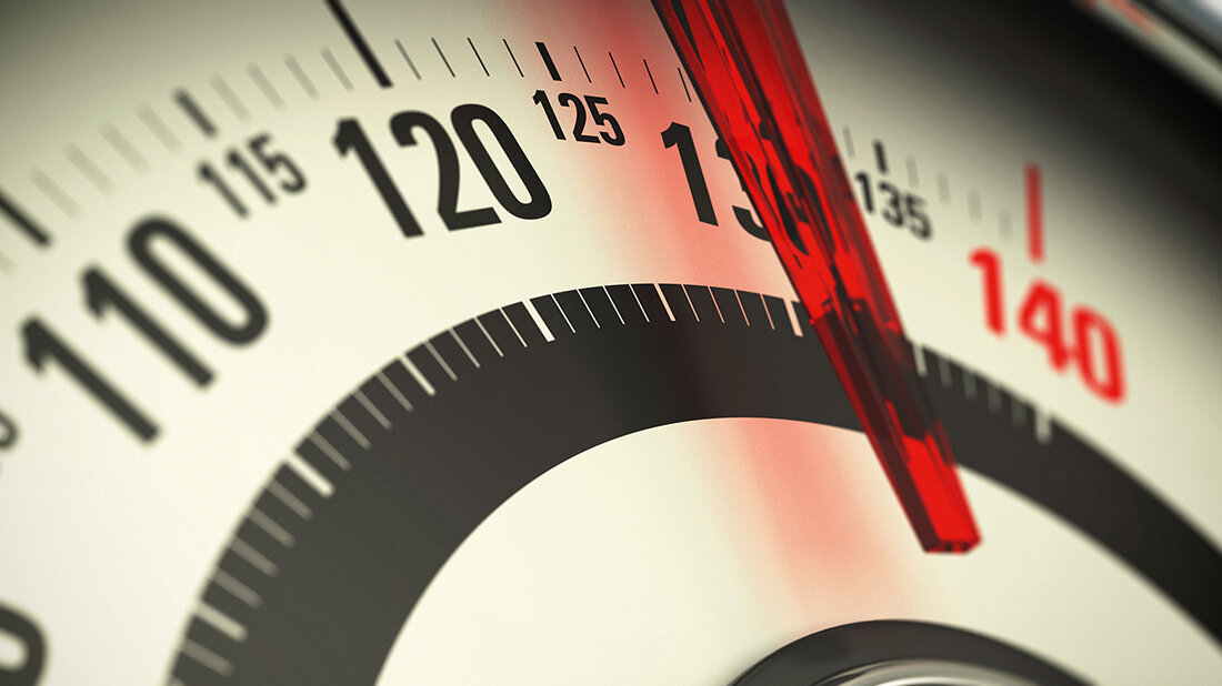 Beyond the Scale: Understanding
Obesity in the Modern World Anzeige einer analogen Personenwaage