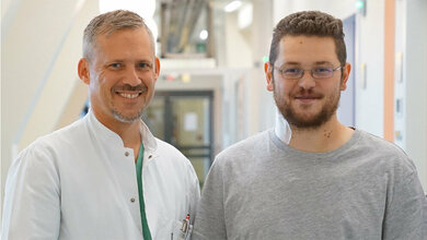 Marlin_Koth_rechts_und_Prof_Dr_med_Christoph_Starck_Deutsches_herzzentrum_berlin.jpg Marlin Koth (rechts) und Prof. Dr. med. Christoph Starck