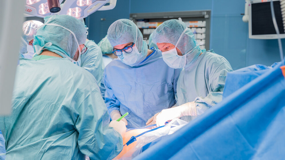 Einmaliges_Operationsverfahren_im_Mutterleib_Spina_bifida_aperta_operiert_Uniklinikum_Heidelberg_12082016.jpg OP im Mutterleib