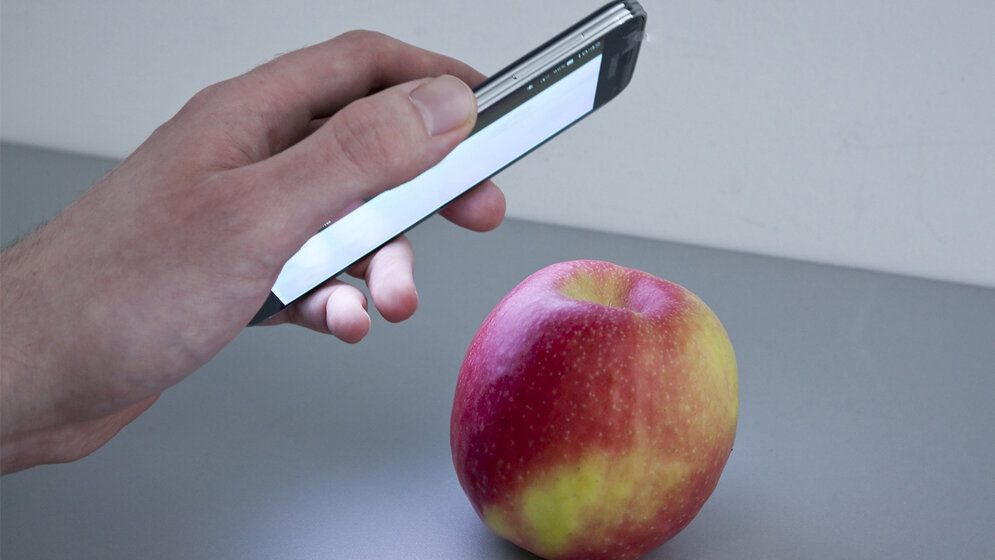 Per Smartphone den Apfel auf Pestizid-Rückstände untersuchen