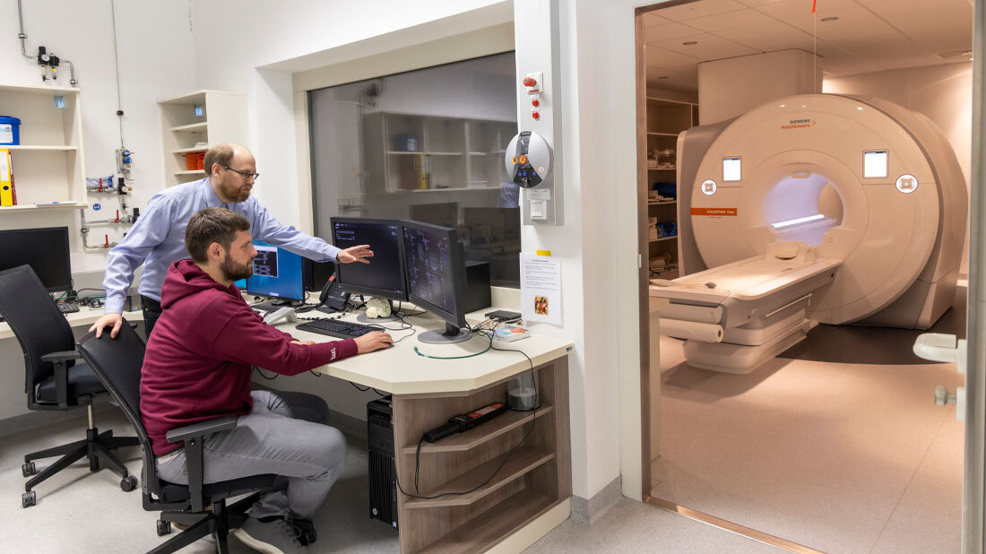 TU_Graz_MRT.jpg Martin Uecker (stehend) und Moritz Blumenthal