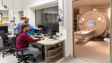 TU_Graz_MRT.jpg Martin Uecker (stehend) und Moritz Blumenthal