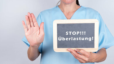 Titelbild des Beitrags zu den rechtlichen Aspekten einer Überlastungsanzeige