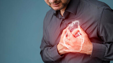 Mann mit Herzinfarkt