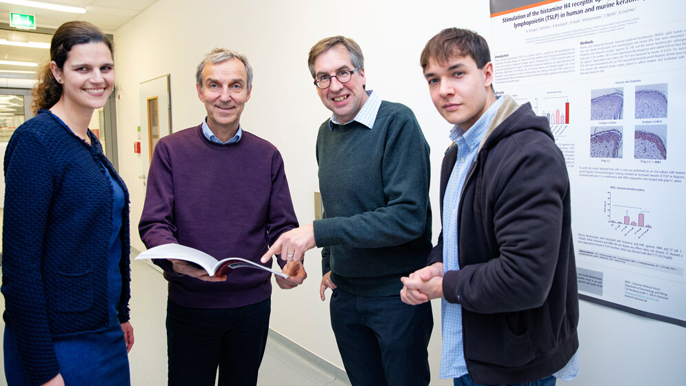 Dr. Kristine Roßbach, Professor Dr. Thomas Werfel, Professor Dr. Wolfgang Bäumer und Gustav Gerd Bruer 