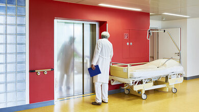 Ansteckungsrisiko in engen, geschlossenen Räumen reduzieren