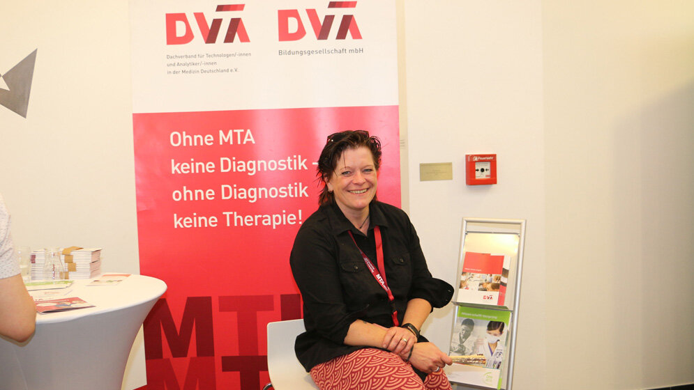 Tina Hartmann am DVTA Stand