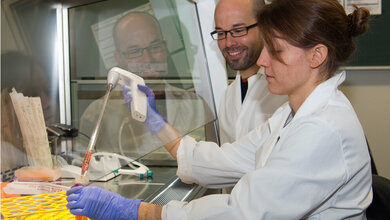 Stephanie Müller und Prof. Feige 