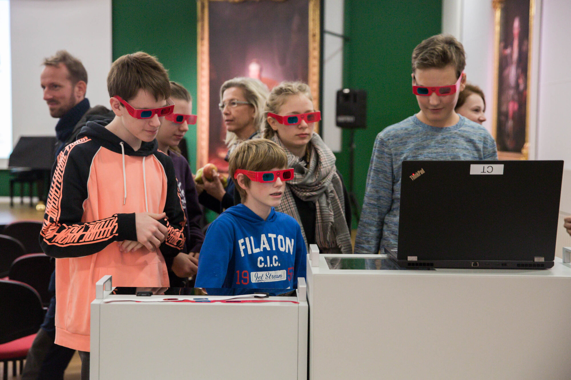 Schueler_x_perimente.jpg Ausprobieren von X-perimente