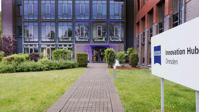 Foto des Eingangsbereichs des Innovation Hub von ZEISS in Dresden