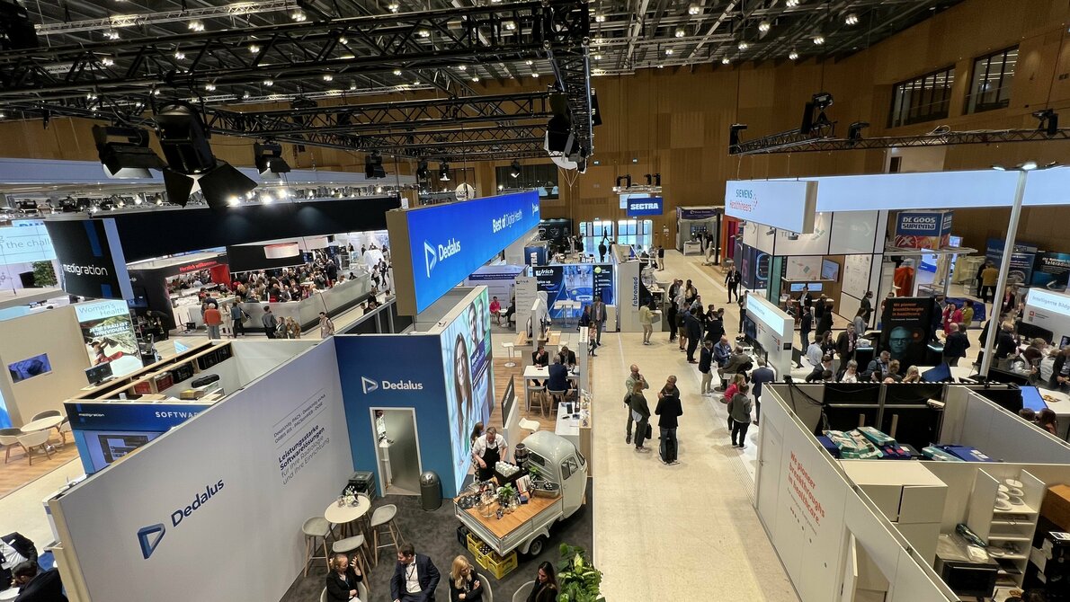 Blick über die Industrieausstellung