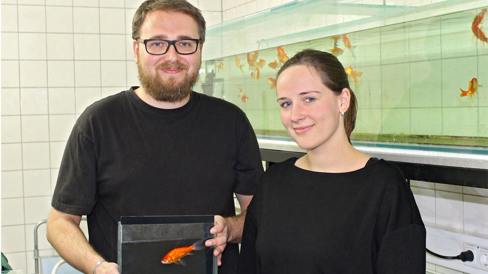 Dr_Peter_Machnik_und_Elisabeth_Schirmer_MSc_in_einem_Labor_des_Lehrstuhls_für_Tierphysiologie_an_der_Uni_Bayreuth_Foto_Christian_Wissler..jpg Dr. Peter Machnik und Elisabeth Schirmer M.Sc.