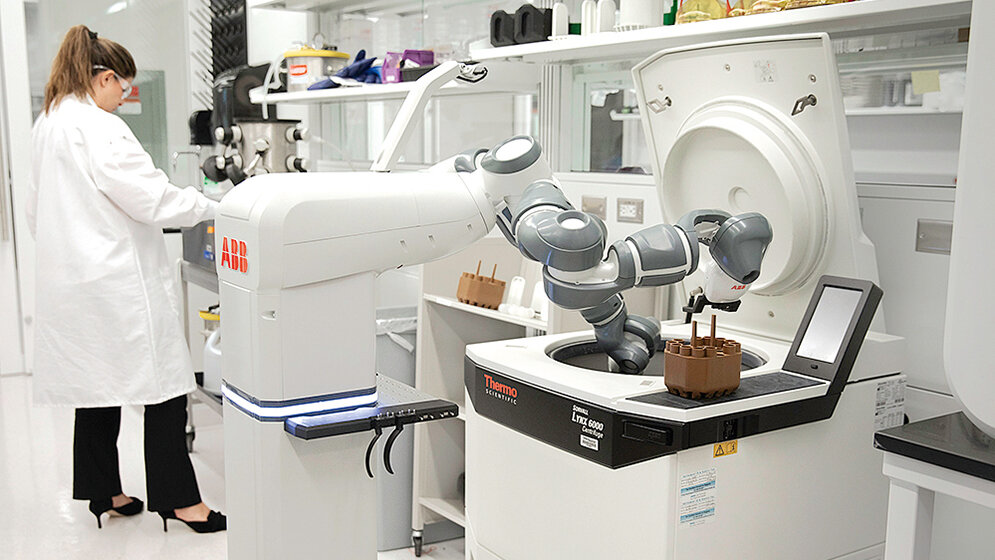 Aus der Industrie Konzept eines mobilen Laborroboters