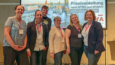 Gruppenfoto mit Mitgliedern des DVTA und des VMTRO