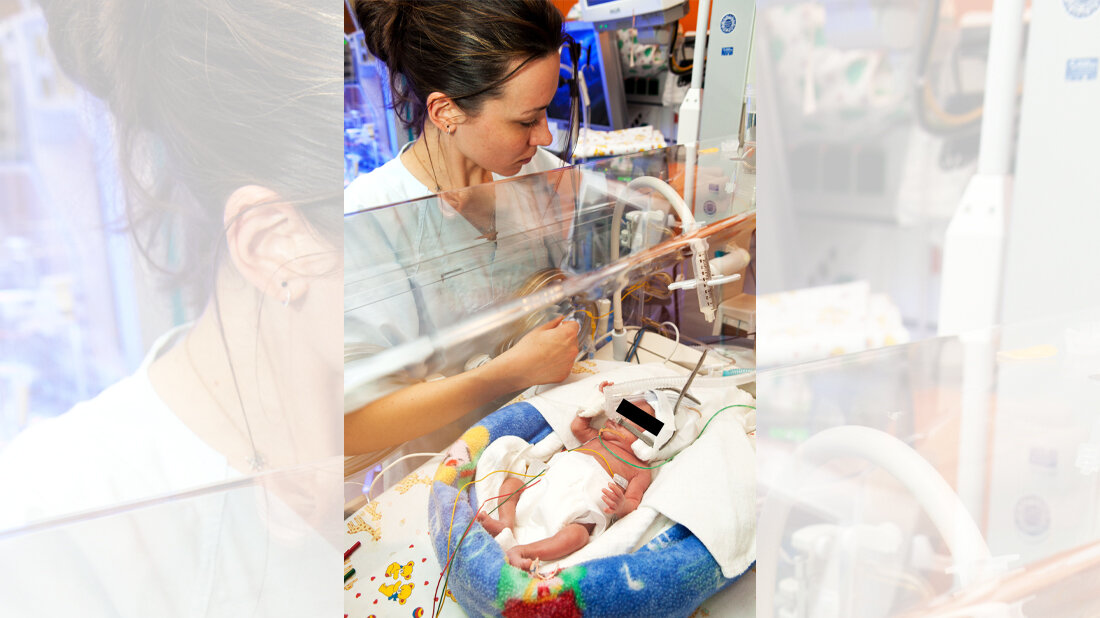 Frühgeborenes Baby wird medizinisch betreut