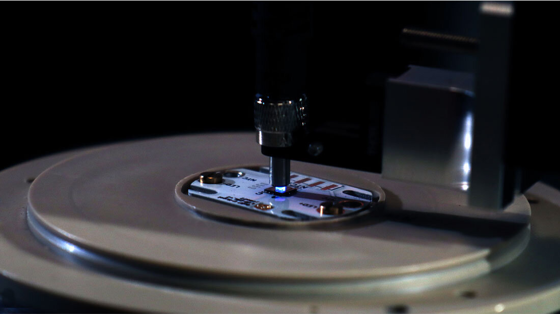 Laboraufbau mit Fern-UVC-LED-Chip