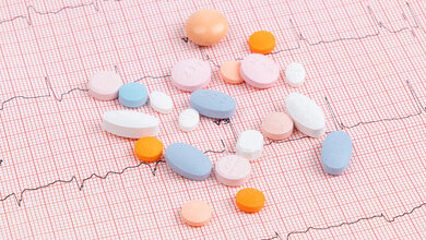 herz-kreislauf-erkrankungen.jpg Tabletten EKG