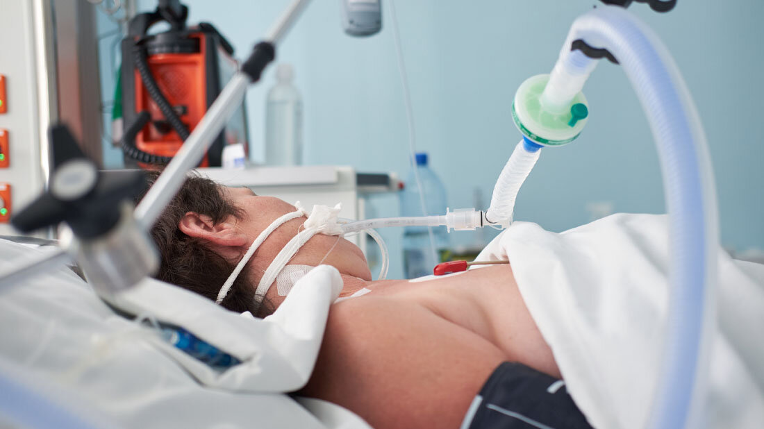 Beatmung.jpg Beatmung im Krankenhaus
