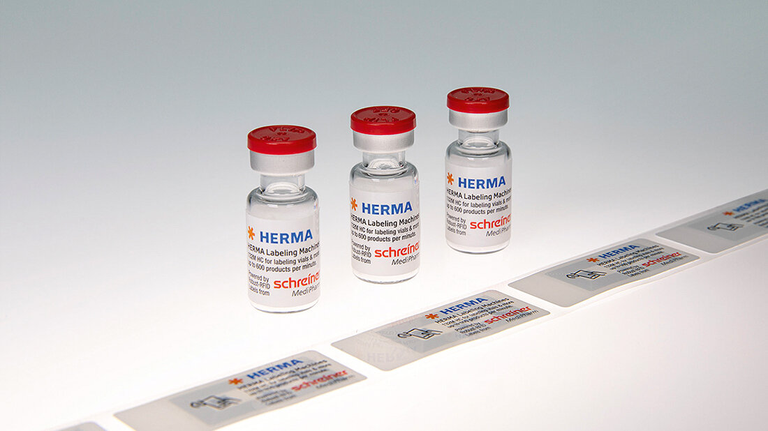Prozesssichere
RFID-Etikettierung HERMA Etikettierlösungen und Schreiner MediPharm RFID-Labels für Medikamentenfläschchen