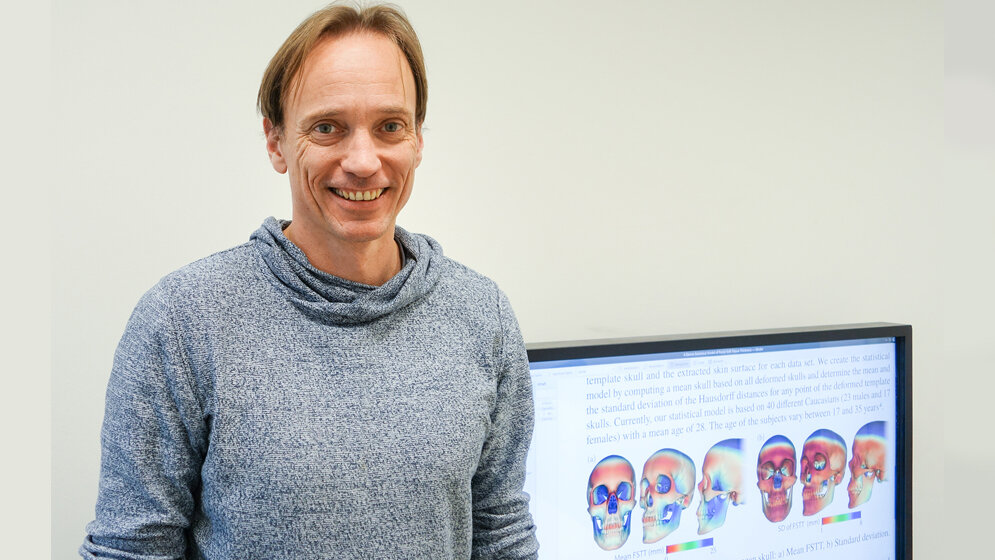 Prof_Dr_Ulrich_Schwanecke_Hochschule_RheinMain.jpg Prof. Dr. Ulrich Schwanecke