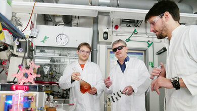 Kim_Steinborn_l_und_Morten_Peters_Prof_Rainer_Herges_privat.jpg Kim Steinborn (l.) und Morten Peters, Prof. Rainer Herges