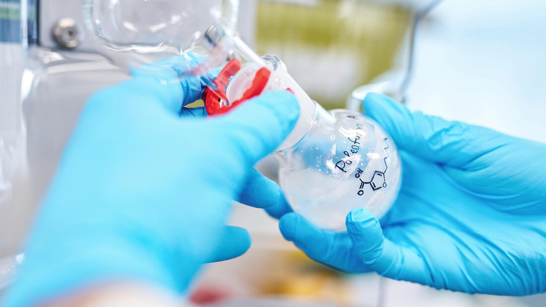 Palaeofurane.jpg Anhand von uralter DNA ist es den Biochemikern gelungen, Moleküle herzustelle
