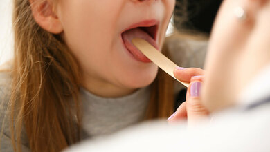 BARMER Ärztereport 2023: Heftige Scharlach-Welle bei Schulkindern befürchtet