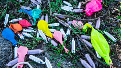 Ballons und Lachgaskartuschen