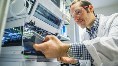 Pierre Stallforth, Leiter des Forscherteams,