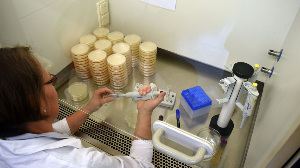 Biochemikerin_Dr_Petra_Vatter_Prof_Martin_Hessling_THU.jpg Biochemikerin, Dr. Petra Vatter