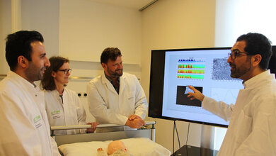 Meysam Alikhani (IfM), Birgit Samans (THM), Prof. Volker Groß (Transmit), Prof. Keywan Sohrabi (THM/von links) 