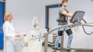 Bewegungstherapie für Patientinnen und Patienten mit Herzschwäche