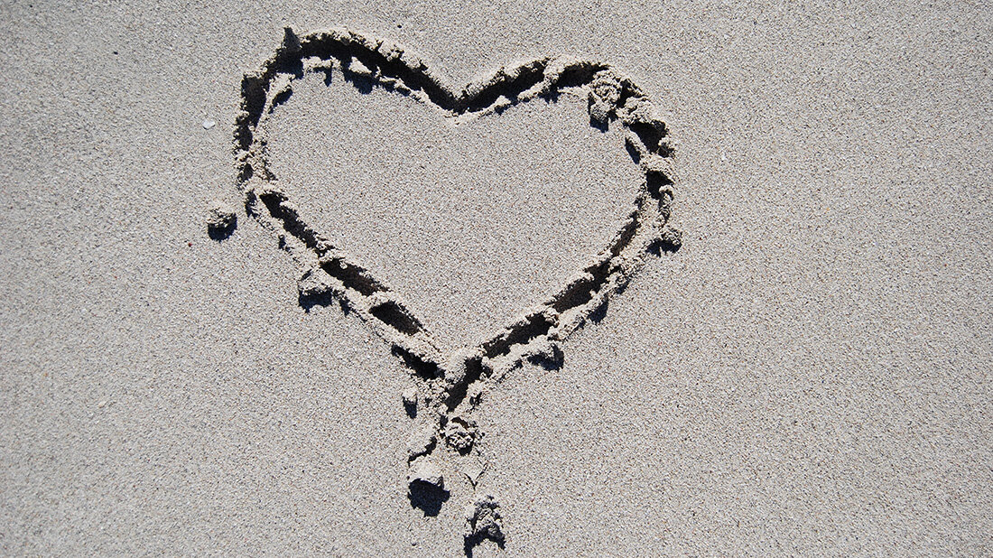 Herz im Sand
