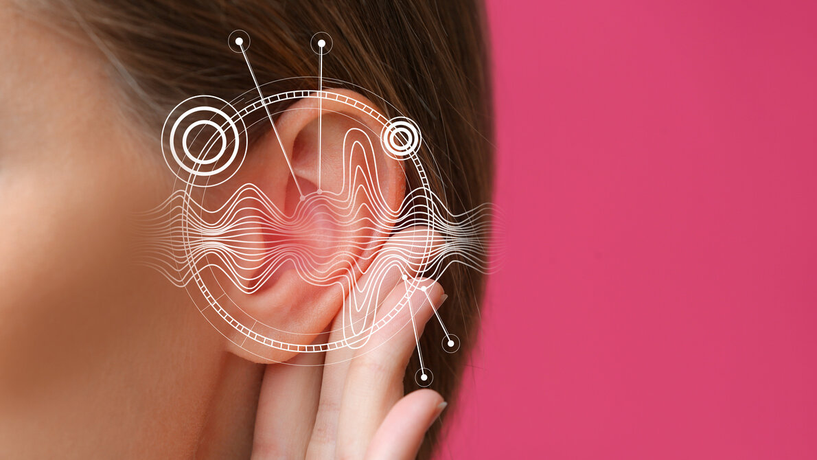 Frau mit Hörproblem