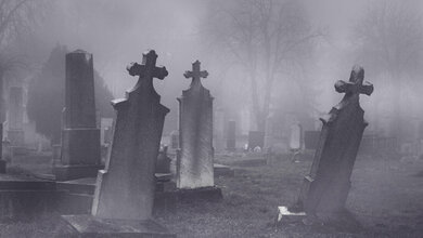 Graveyard.jpg Übersterblichkeit in der EU