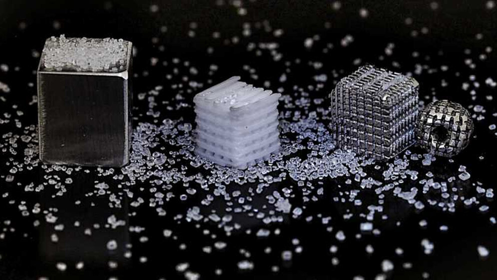 Wie_macht_man_aus_Salz_und_Magnesium_links_ein_Knochenimplantat_Laboratorium_für_Metallphysik_und_Technologie_Komplexe_Materialien_ETH_Zuerich.jpg Knochenimplantat