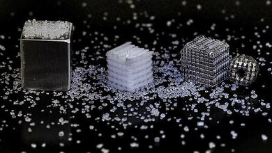 Wie_macht_man_aus_Salz_und_Magnesium_links_ein_Knochenimplantat_Laboratorium_für_Metallphysik_und_Technologie_Komplexe_Materialien_ETH_Zuerich.jpg Knochenimplantat