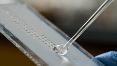 Minireagenzgläser aus Wassertropfen