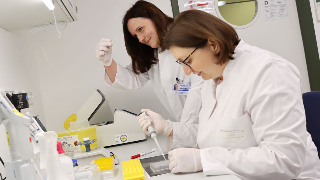 MT(A) Inge Reck (vorn) aus dem Team von Heike Weber (hinten) 