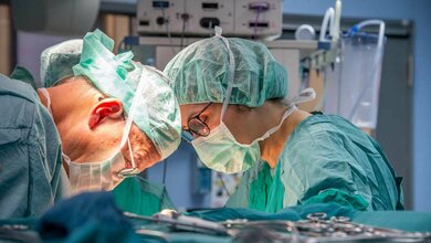 Prof. Michael Höckel (l.) und Prof. Bahriye Aktas 