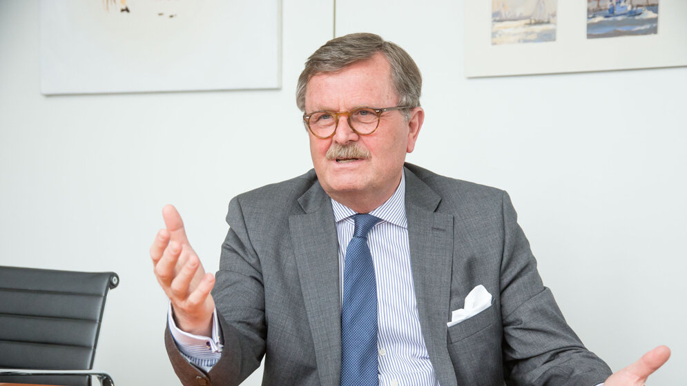 AX160303-1064.jpgaxentis.de-Lopata.jpg Schweigepflicht