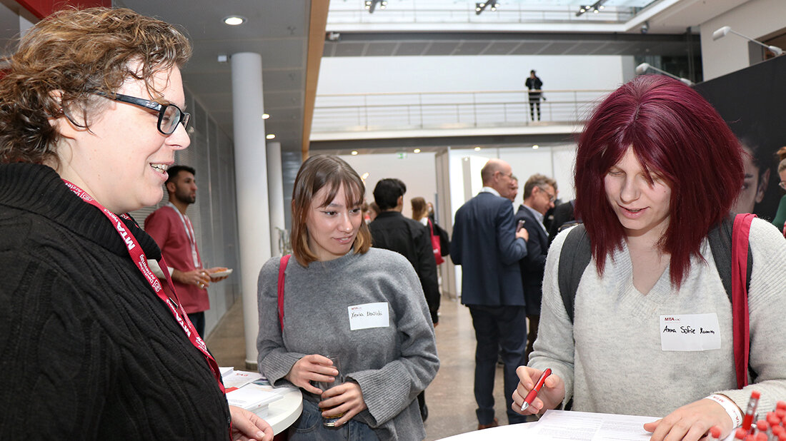 Titelbild zu den berufspolitischen Nachrichten vom November und Dezember 2022